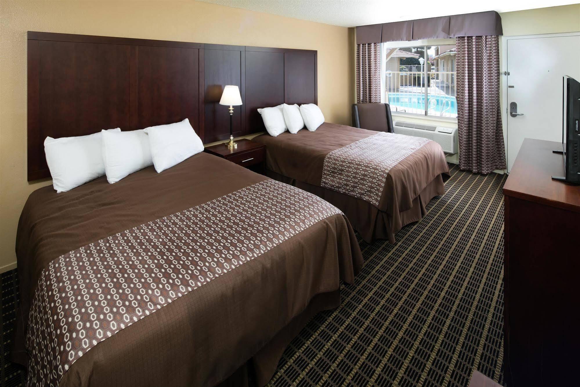 Red Lion Inn & Suites Redding Esterno foto