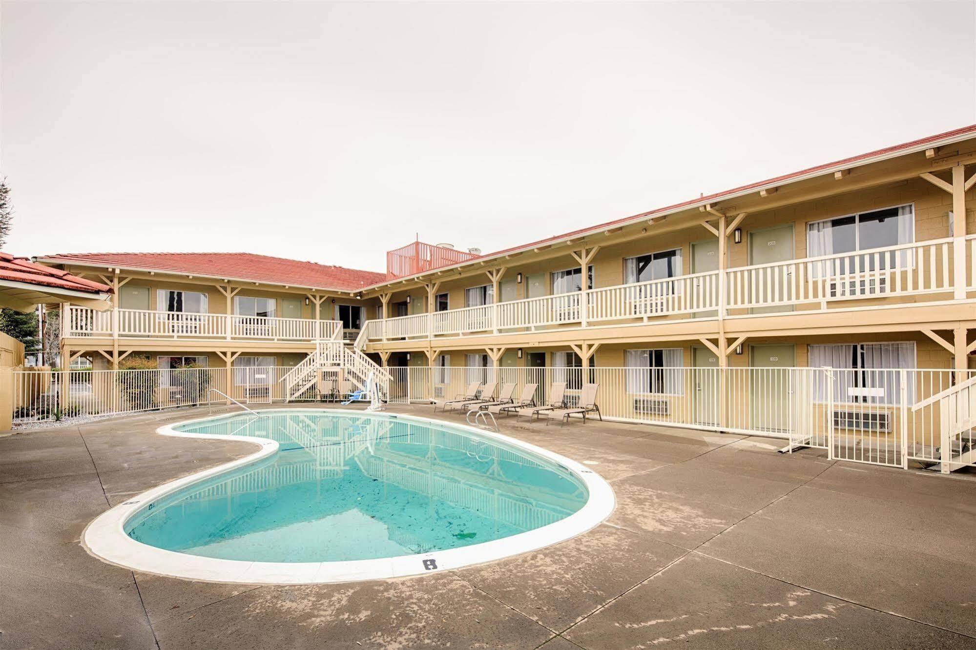 Red Lion Inn & Suites Redding Esterno foto